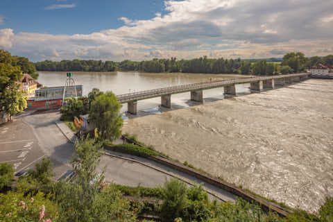 Gemeinde Schärding Bezirk Ried Aussicht Innbrücke (Dirschl Johann) Österreich RI